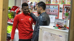 Official : 2010 World Cup Star Kalu Uche Returns For Third Spell With Almeria